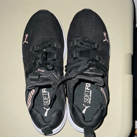 Women’s Puma sneakers size 9.5 - Picture 3 of 5